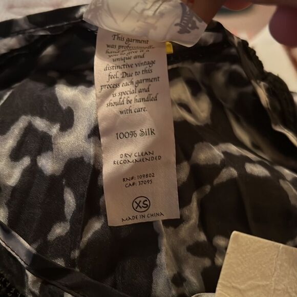 NWT da nang black silk blouse xs - Picture 13 of 13